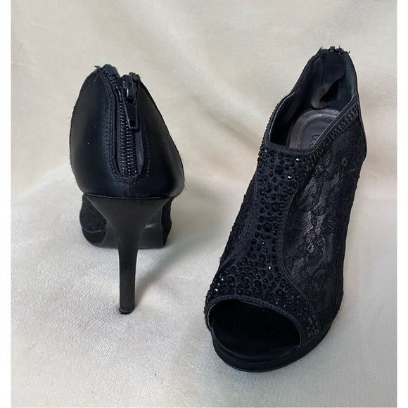 Beautiful RARE Heels - Picture 7 of 10
